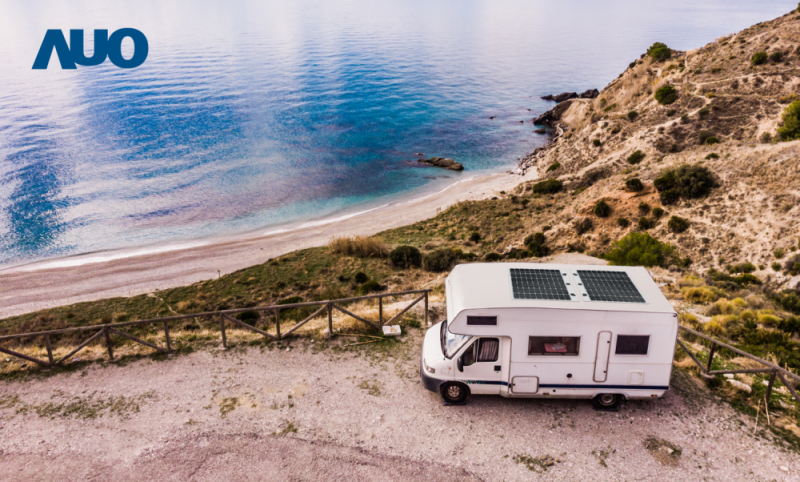 「可撓輕量化太陽光電板SunCurva」使用輕量特殊耐候型複合板取代傳統太陽能板的玻璃前板，不僅降低70%重量，每米平方僅3Kg；具有抗衝擊性能及通過電磁相容性測試，可應用於交通運輸工具，如露營車、遊艇等